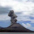 featured image Volcán en Indonesia Hace Erupción Pocos Días Después del Tsunami