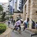 featured image Sin Tiempo para Contar los Fallecidos: Hotel de Lujo en Nairobi Atacado por Extremistas