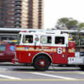 featured image El alcalde de Nueva York revisa el número de muertos en el incendio de un apartamento en el Bronx y califica la tragedia de «incalificable