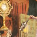 featured image Dios merece ser adorado, dice el obispo